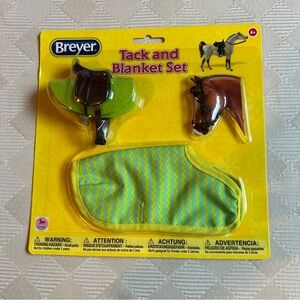 Breyer Tack & Blanket set. Green & blue. Blanket, bridle, saddle. 1:12 scales